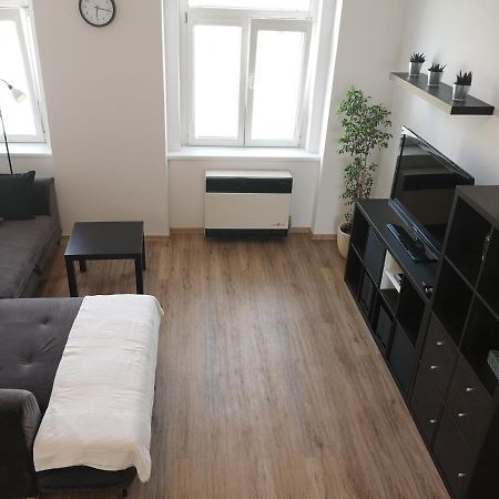 Fine Apartment In Centrum Of Slany With Aircondition エクステリア 写真