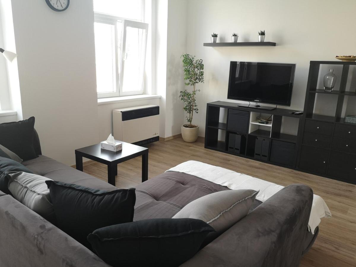 Fine Apartment In Centrum Of Slany With Aircondition エクステリア 写真