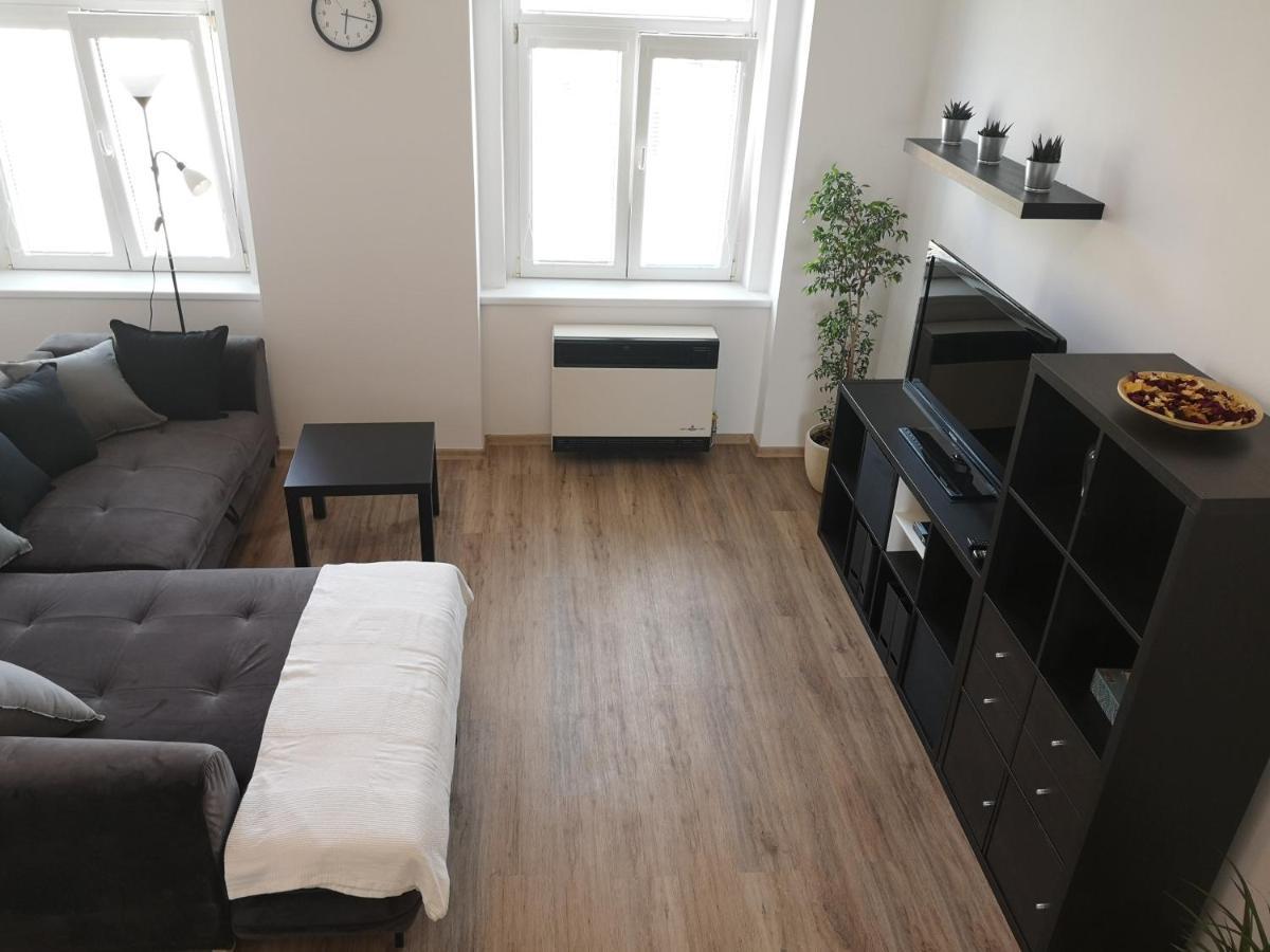 Fine Apartment In Centrum Of Slany With Aircondition エクステリア 写真