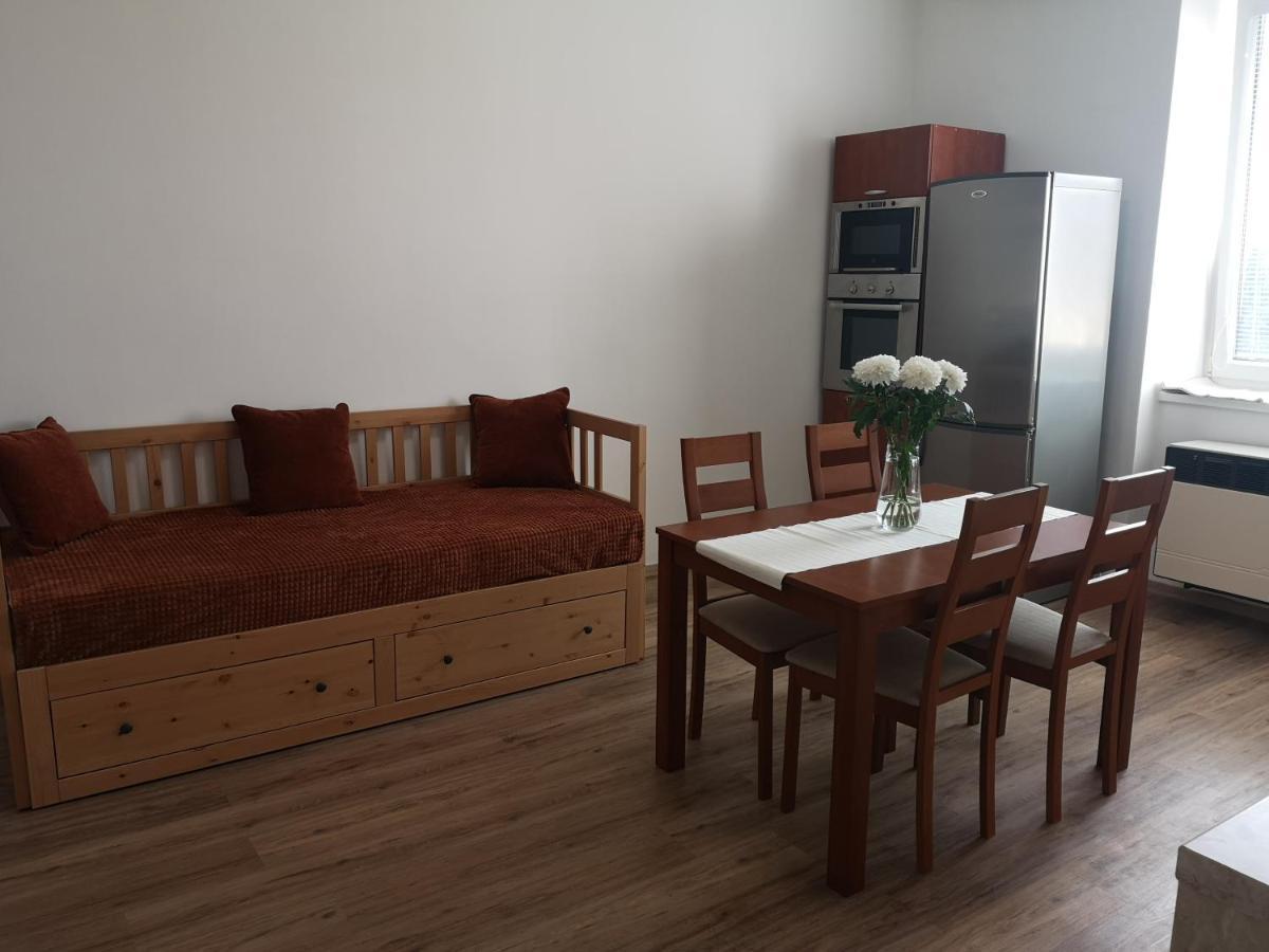 Fine Apartment In Centrum Of Slany With Aircondition エクステリア 写真